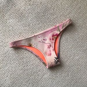 Triangl Cheeky Bottom